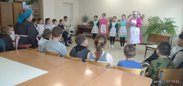 "Нина кенак приглашает...".